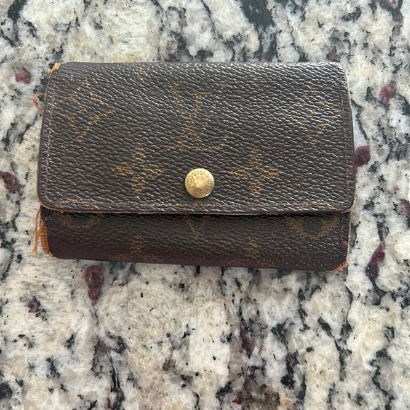 Louis Vuitton Handbags - Louis Vuitton Monogram Key Case